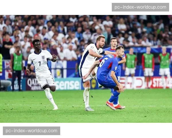 聚焦瞬间：贝林厄姆接直塞球反越位成功，单刀破门