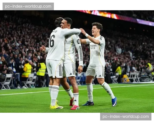 战术节点回顾：解析皇马对阵皇家社会比赛中，楚阿梅尼位置前移的决定性影响